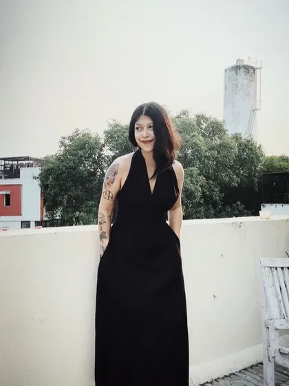 Another mood, another moment in my Doodlage dress. A simple, sustainable piece that feels both elegant and comfortable.