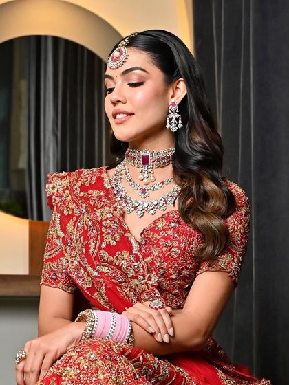 A portrait of the bride with her dreamy red bridal hairstyle. The soft waves and side part create a modern yet timeless look that is full of elegance.