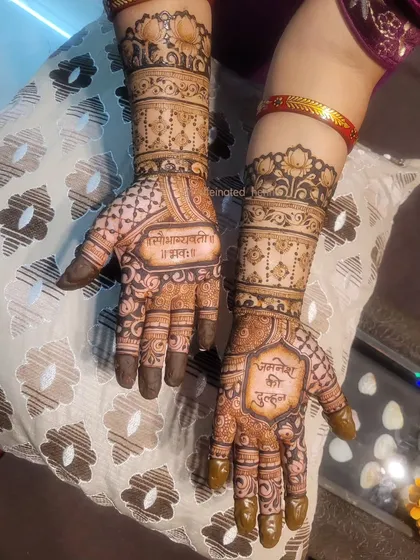 Henna is for all celebrations. I created this semi-bridal design for a client's 25th wedding anniversary, featuring their names in Sanskrit for a timeless and meaningful touch.
