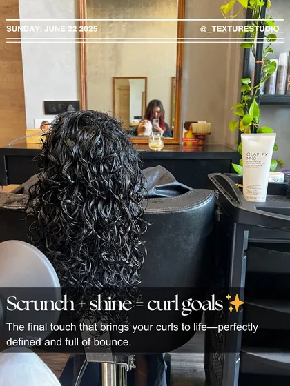 Scrunch and shine equals curl goals. This is the final touch that brings curls to life, leaving them perfectly defined and full of bounce.