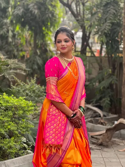 A full-length shot of Siddhi in her beautifully draped nauvari saree.