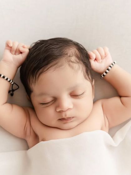 Newborn Portraits (The First Few Days) photo 9