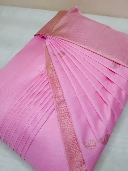 A simple and elegant light pink silk saree.