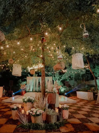 Our styling is versatile and tailored to your vision. Here, we created a relaxed yet chic boho-themed engagement party, using natural textures, macrame hangings, and warm string lights to create an intimate and inviting atmosphere.