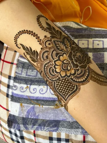 A close-up of the top part of Arfa's design, showing the delicate paisley and leaf motifs.