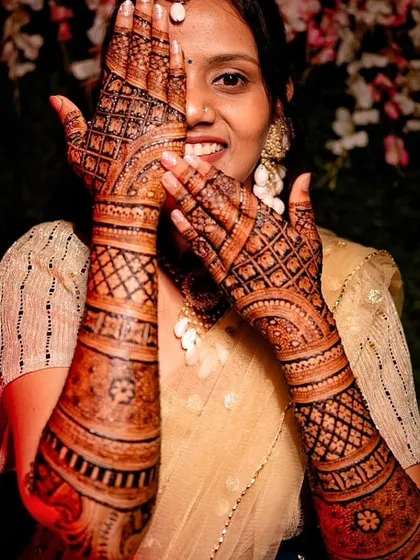Another playful pose from the bride, highlighting her dark mehandi stain. A deep color like this is considered very auspicious for a newlywed.
