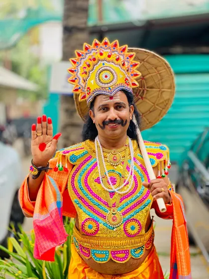 Bring the legend to life by hiring our King Maveli actor. Dressed in a magnificent, colorful costume and holding the olakkuda, he is perfect for welcoming guests and adding a touch of royal blessing to your Onam festivities.