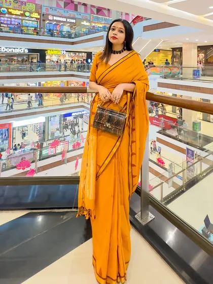Taking my festive look to the mall. Khadi cotton is so comfortable and easy to drape, making it perfect for a day of pandal hopping and shopping.