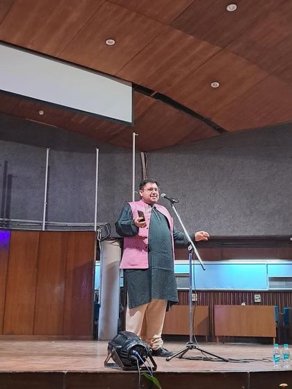 A senior poet from our team commanding the stage at the IIT Delhi auditorium. We feature a mix of veteran and emerging artists in our shows.