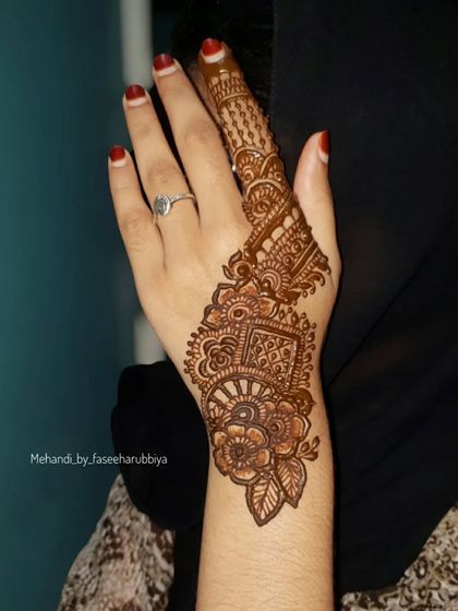 This angle shows the beautiful flow of the design from the finger down to the wrist.