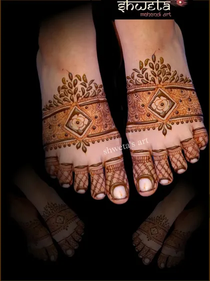 A stylish and modern foot mehendi design. This pattern features a geometric band with leafy vines, offering a chic and minimalist alternative to traditional designs.