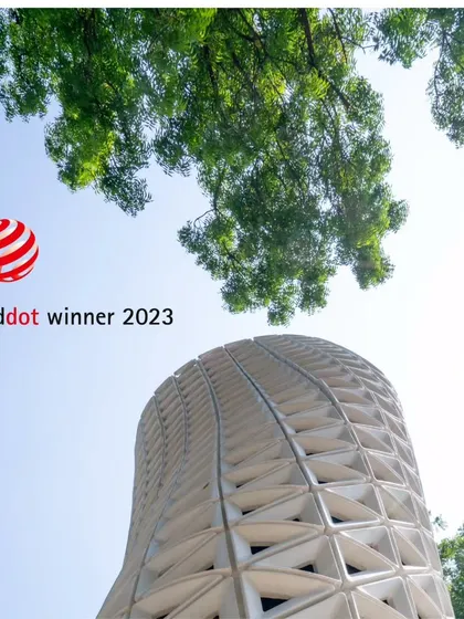 The VERTO tower, winner of the 2023 Red Dot Design Award, is shown here in its element. It can clean approximately 600,000 cubic meters of air daily, removing harmful PM2.5 and PM10 particles.