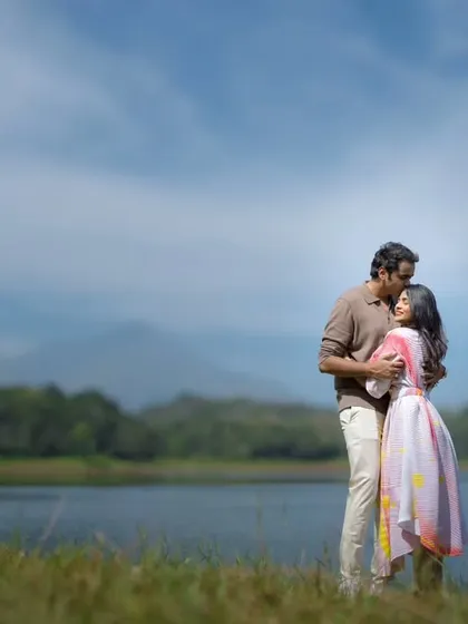 Sometimes, the most powerful stories are told in quiet places. This lakeside pre-wedding portrait uses the vastness of nature to frame an intimate embrace, showing how your love can feel like the calm in the center of the world.