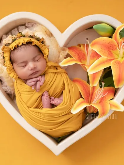 This is what I mean when I say I preserve memories. A perfectly peaceful newborn, nestled in a heart bowl, surrounded by warmth and love. Every detail, from the soft wrap to the delicate flowers, is chosen to create a timeless portrait of these fleeting first days.