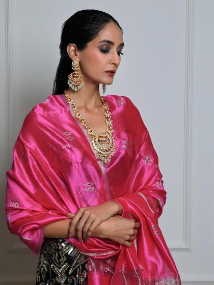 A throwback to a jewellery campaign where I combined a vibrant pink silk shawl with a stunning polki necklace and earrings. The rich colors and textures create a luxurious backdrop that makes the fine jewellery pop.