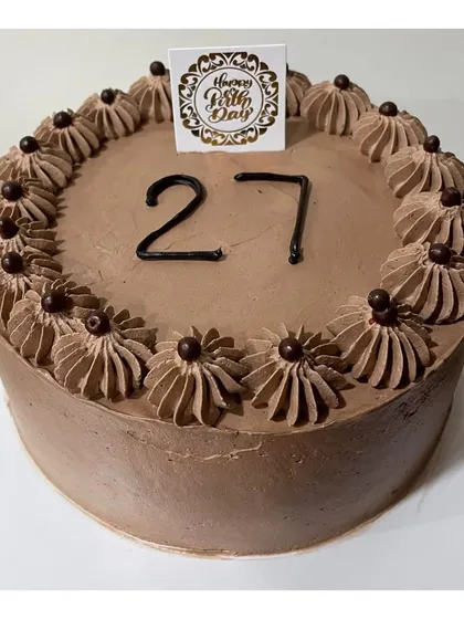A simple and classic Dutch Truffle cake for a 27th birthday. Sometimes, all you need is rich chocolate and a simple design.