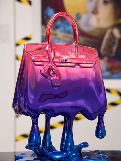 The "Birkin Drip" sculpture, its iridescent chrome finish shifting from pink to blue, creating a mesmerizing effect.