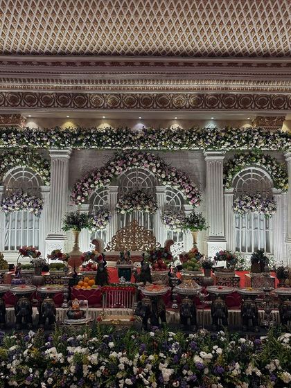 A wide, symmetrical view of the classical pillar stage, showing the incredible scale and detail of the floral work.
