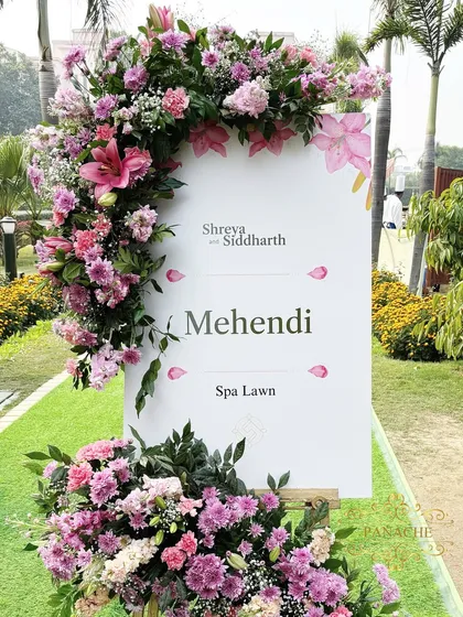 A closer look at the personalized welcome sign for Shreya and Siddharth's Mehndi.
