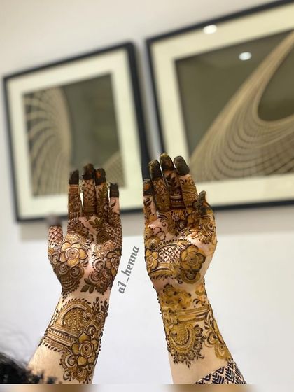 This design features a beautiful blend of different patterns, creating a rich and textured look.