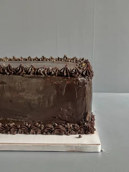 It was an honor to create this 10-kilo chocolate indulgence for a grand corporate celebration. No matter the size of your event, I pour the same love and precision into every cake to make your moments matter.