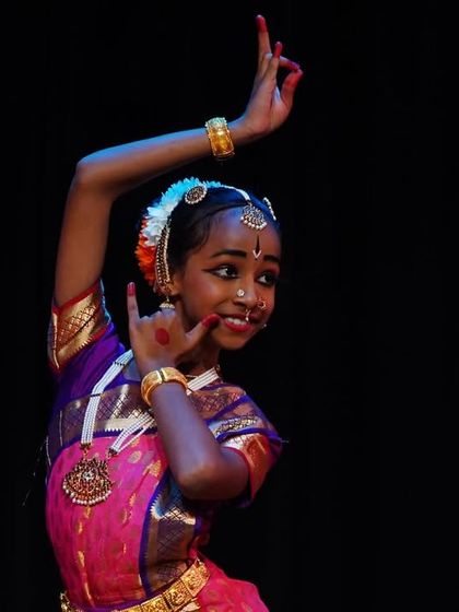 A beautiful example of how mudras and facial expressions combine to create meaning. This student's playful glance brings her character to life.