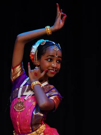 A beautiful example of how mudras and facial expressions combine to create meaning. This student's playful glance brings her character to life.