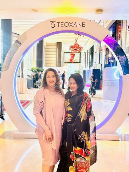 Posing at the Teoxane event arch. It was an inspiring day celebrating science and artistry in our field.