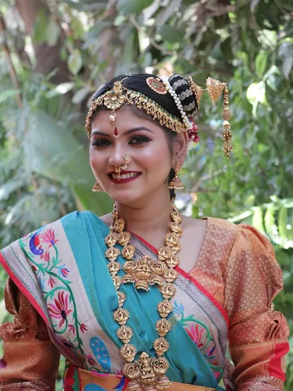 A classic South Indian bridal look, complete with temple jewelry and a beautifully braided hairstyle. My students learn to create this timeless look.