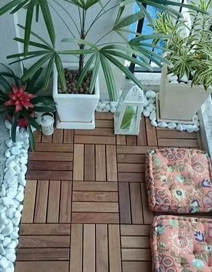 This is another example of how wooden deck tiles can completely transform a balcony. Paired with some comfortable cushions and potted plants, it becomes a cozy and inviting outdoor nook.