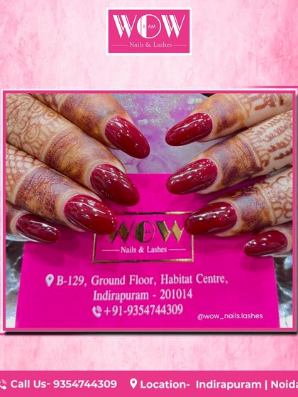 These striking almond-shaped extensions in a deep, glossy red are perfect for a bold and classic statement. Paired with henna, they create a stunning look for any festive occasion.