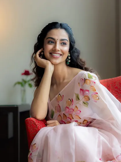 Styling isn't always about being loud. This look shows my softer side, using a delicate, hand-painted organza saree to create a dreamy and approachable feel. It’s elegant, modern, and effortlessly beautiful.