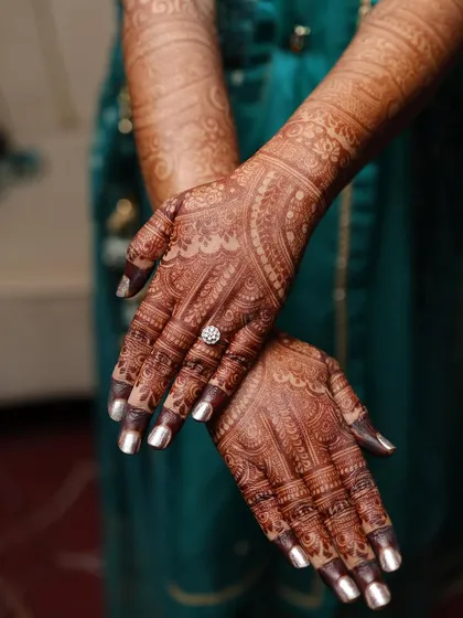 A close-up of the detailed stain on the fingers and palms.
