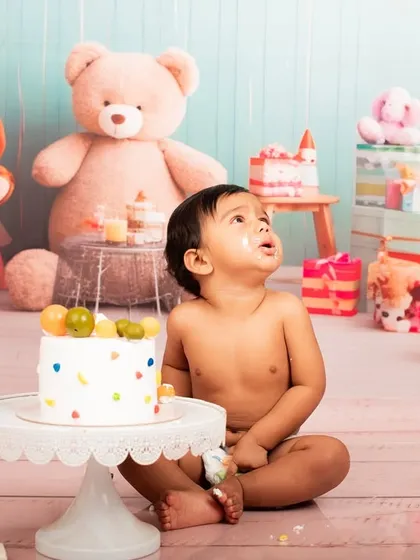 A first birthday is a big milestone worth celebrating with a little bit of mess. This cake smash session is all about capturing the pure, unfiltered joy and curiosity of a one-year-old.