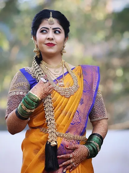 This bride is ready for her Muhurtham, complete with a traditional braided hairstyle adorned with a beautiful hair accessory.