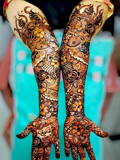 Hajira Mehendi Artist - Mehndi Artist Services Intricate Bridal & Sangeet Designs photo 33