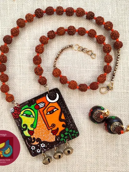 This Shiva Shakti necklace set represents the balance of divine masculine and feminine energies. The hand-painted pendant is strung with earthy rudraksha beads and accented with brass ghungroos, connecting the piece to Lord Shiva.