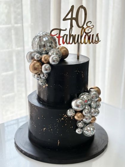 Elegant Milestone & Anniversary Cakes photo 3