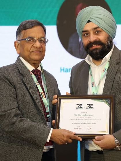 Harvinder Singh receives an award for his participation at the RE Asset India conference. We encourage our leaders to share their expertise to foster industry-wide growth.