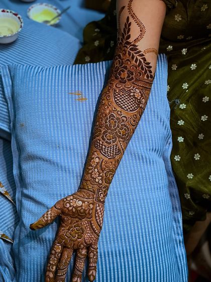 Z4 Studios - Bridal & Wedding Henna Traditional & Figurative Henna photo 14