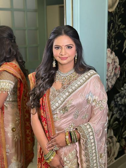 A simple half-up twist with soft waves, perfect for a daytime event. This style keeps the hair away from the face while still looking elegant.