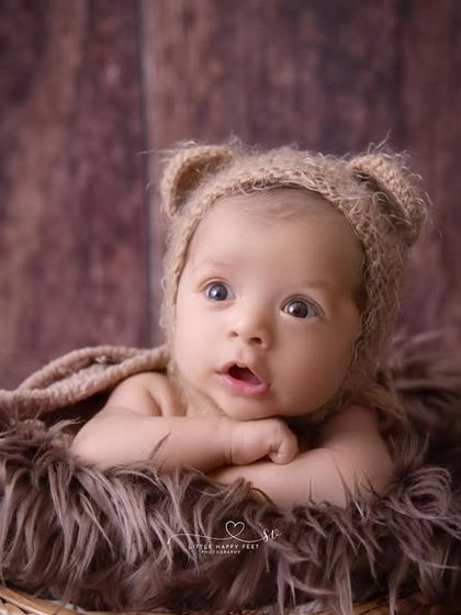 A rare and precious moment of a newborn with their eyes wide open! This little bear is curious about the world, and I was so happy to capture it.