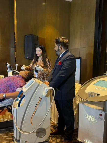 We are committed to staying at the forefront of dermatology. Here I am conducting a workshop on HIFU Laser and giving a talk on threadlifts at the prestigious CDSI 2024 conference, sharing our expertise with fellow professionals.