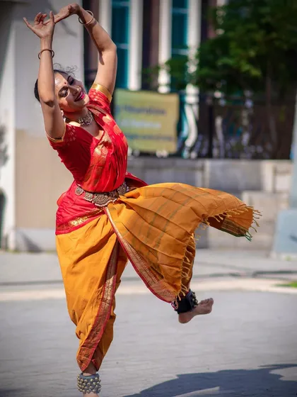 Taking Bharatanatyam beyond the traditional stage into the open air. This moment of abandon, performing an Abhanga from Marathi poetry in London, shows how art can connect with us anywhere, transforming a public square into a sacred space.