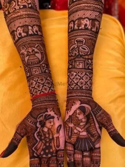 This bridal design showcases a traditional varmala ceremony on the palms. The arms are adorned with auspicious symbols like elephants and a kalash, bringing together storytelling and classic motifs.