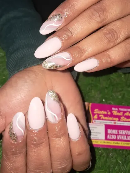 Another view of this chic and simple nude nail extension set.