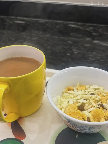 A simple hack to control evening snacking: instead of grabbing the whole packet, put a small serving of your favorite snack in a bowl and enjoy it slowly with your tea. This helps with mindful eating and portion control.