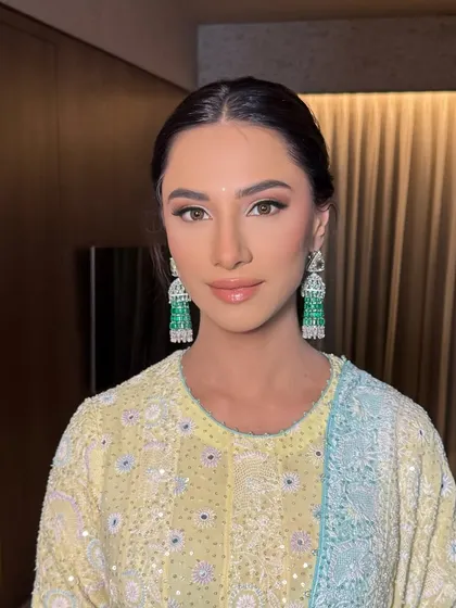 The power of a fresh face. This close-up showcases my technique for creating naturally radiant skin that glows from within. A soft touch on the eyes and lips makes this look pure, simple, and absolutely stunning.