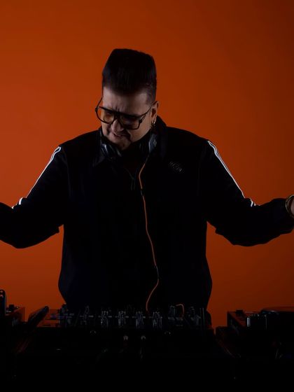 Behind the Decks: The Artist at Work photo 11