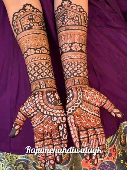 This design is a beautiful mix of floral and geometric patterns, creating a look that is both traditional and modern.